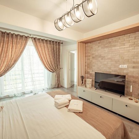 Palace Of Culture & Palas Mall Collection Suites & Studios ياش المظهر الخارجي الصورة